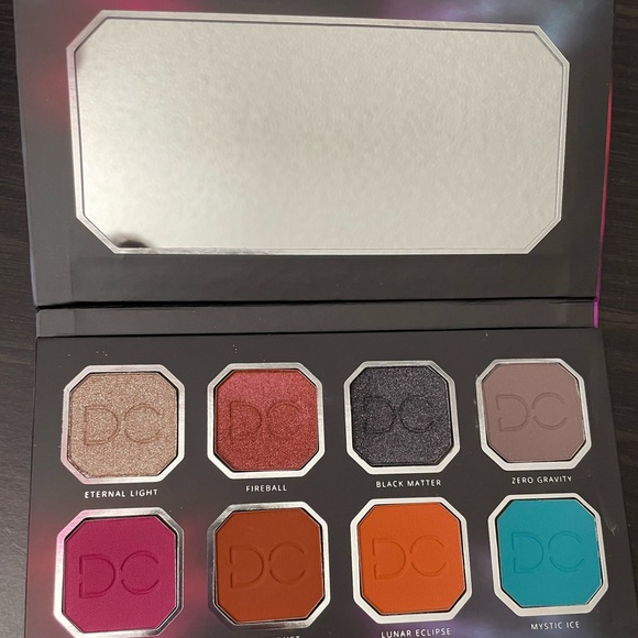 Celeste Thunder eyeshadow palette - Picture 2 of 3